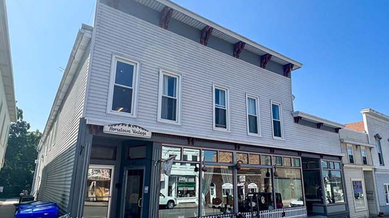 41 Main St, Akron, NY 14001