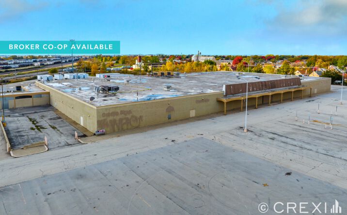 Pictures of Retail, Mixed Use property located at 7050 S Pulaski Rd, Chicago, IL 60629 for comps - image #1