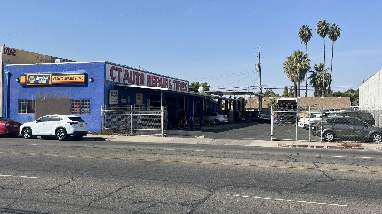 2403 E McKinley Ave, Fresno, CA 93703