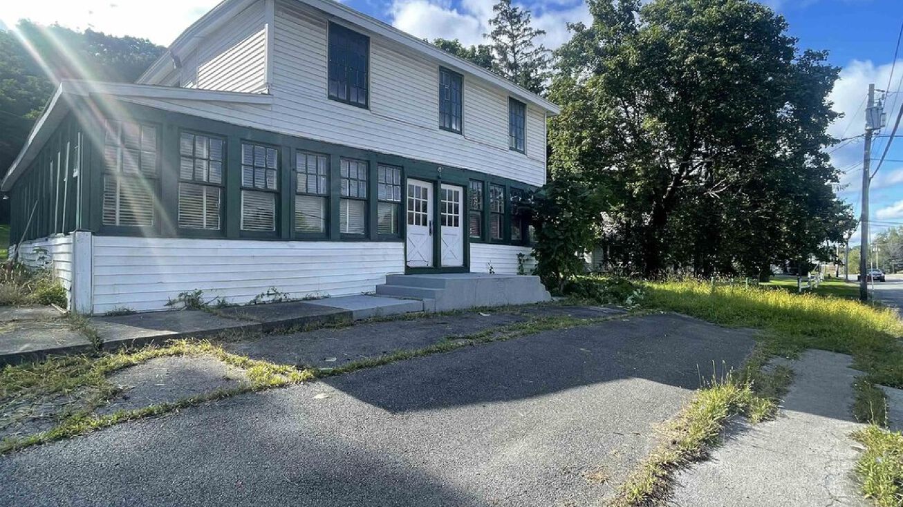 1620 Columbia Turnpike, CastletonOnHudson, NY 12033