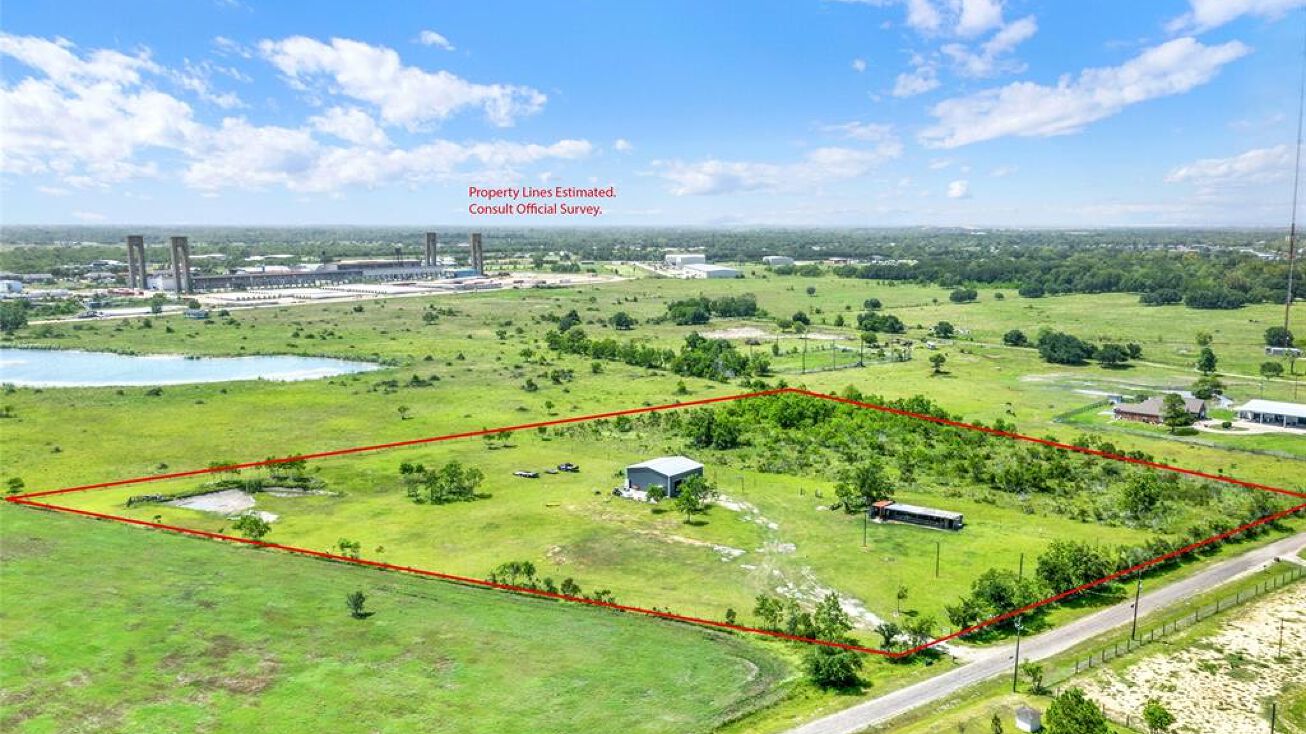 8510 Center St, Hitchcock, TX 77563