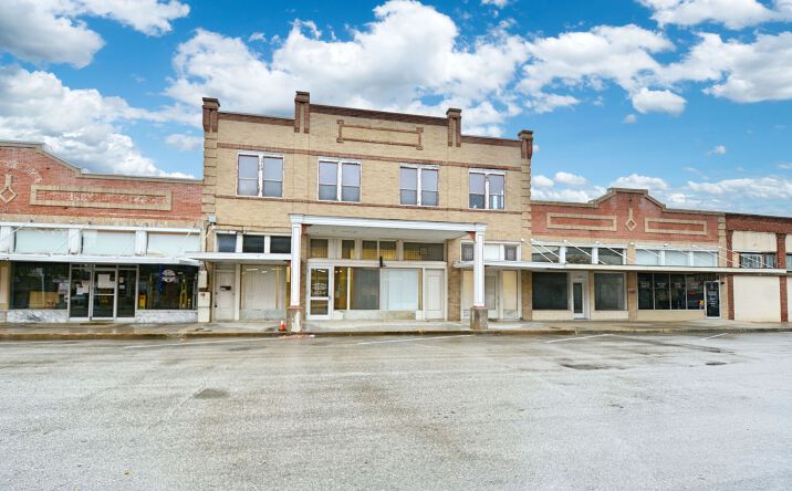Pictures of Office property located at 109 N River St, Seguin, TX 78155 for sales - image #1