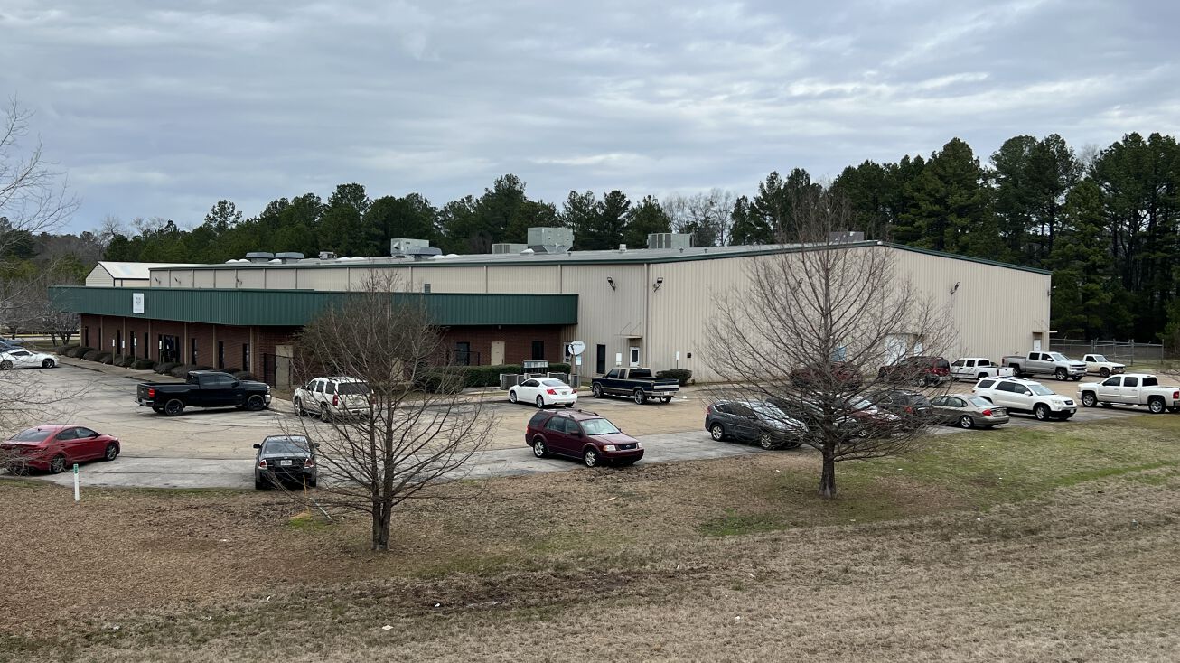 1095 E Commerce Ave, Gladewater, TX 75647