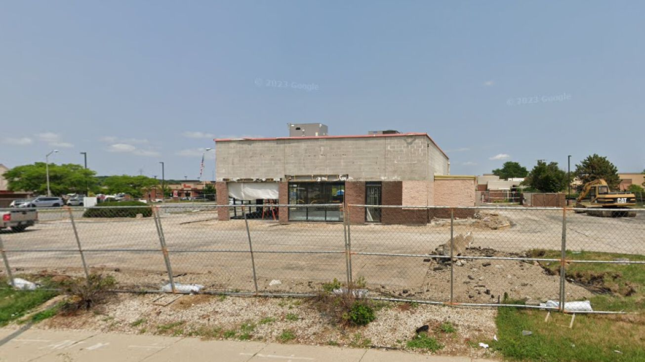 2678 S 108th St, West Allis, WI 53227