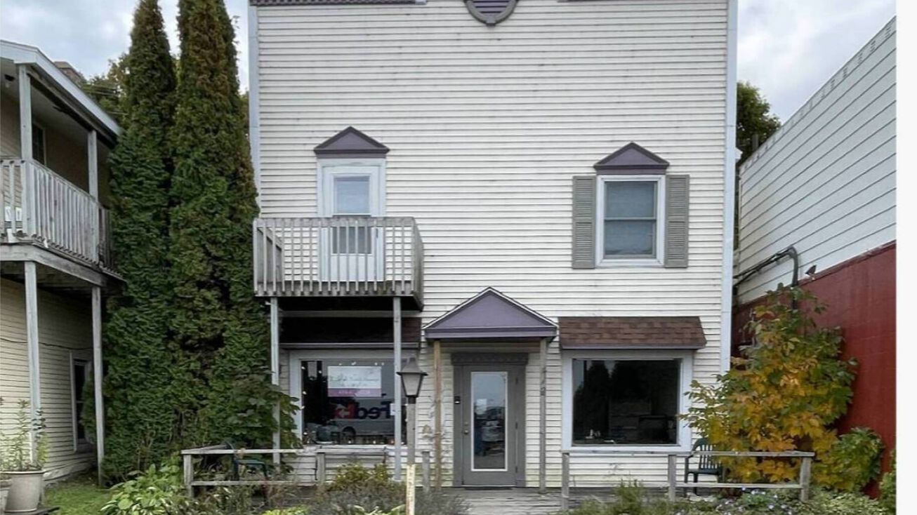 412 N State St, St Ignace, MI 49781