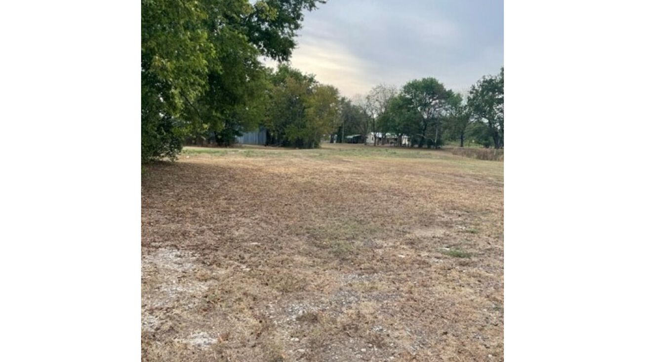 E 1st St, Fort Towson, OK 74735