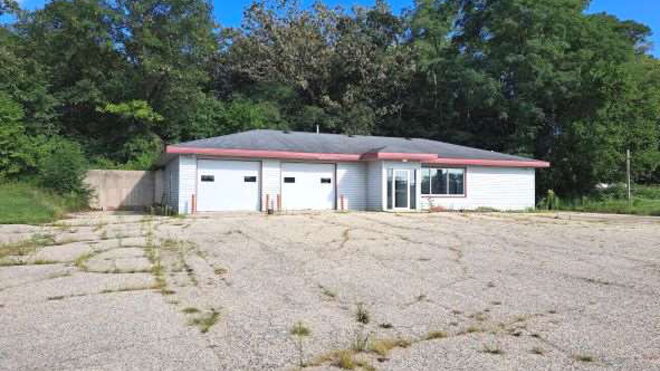 4952 N Wright Rd, Janesville, WI 53546