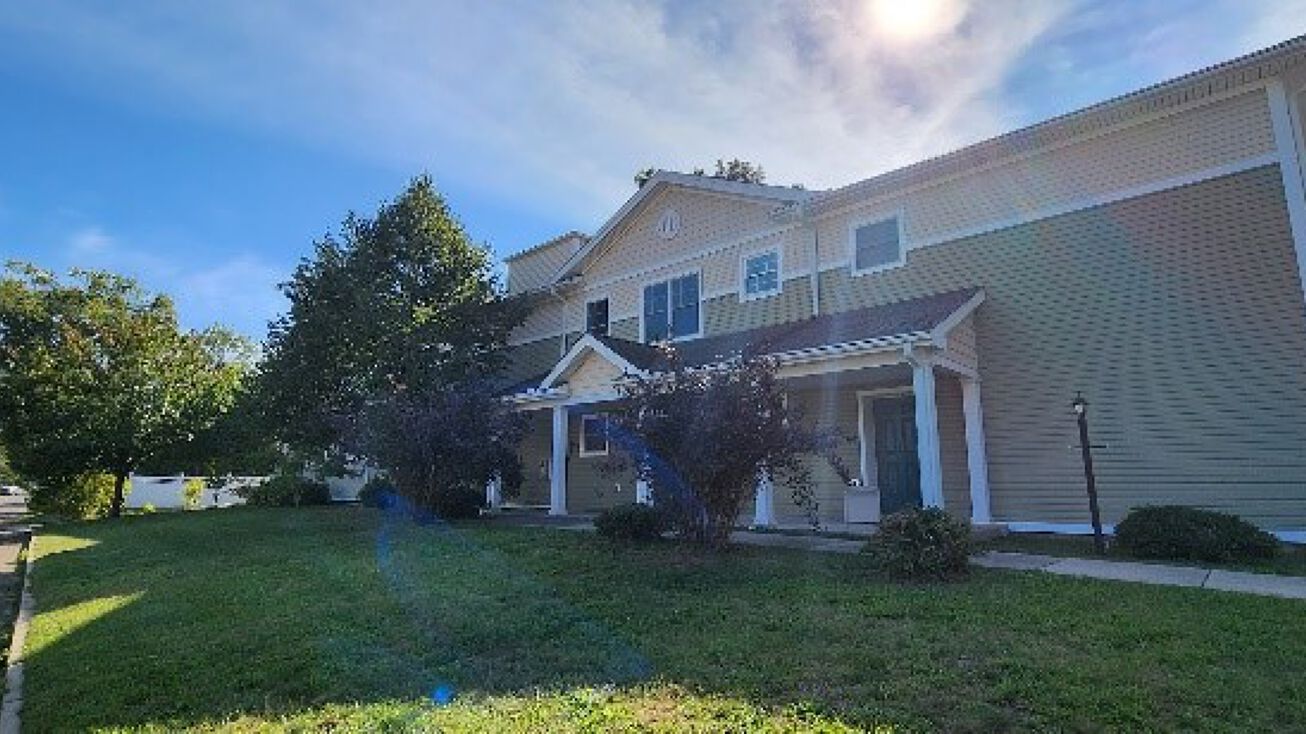 5 Harbor Pkwy, Clinton, CT 06413