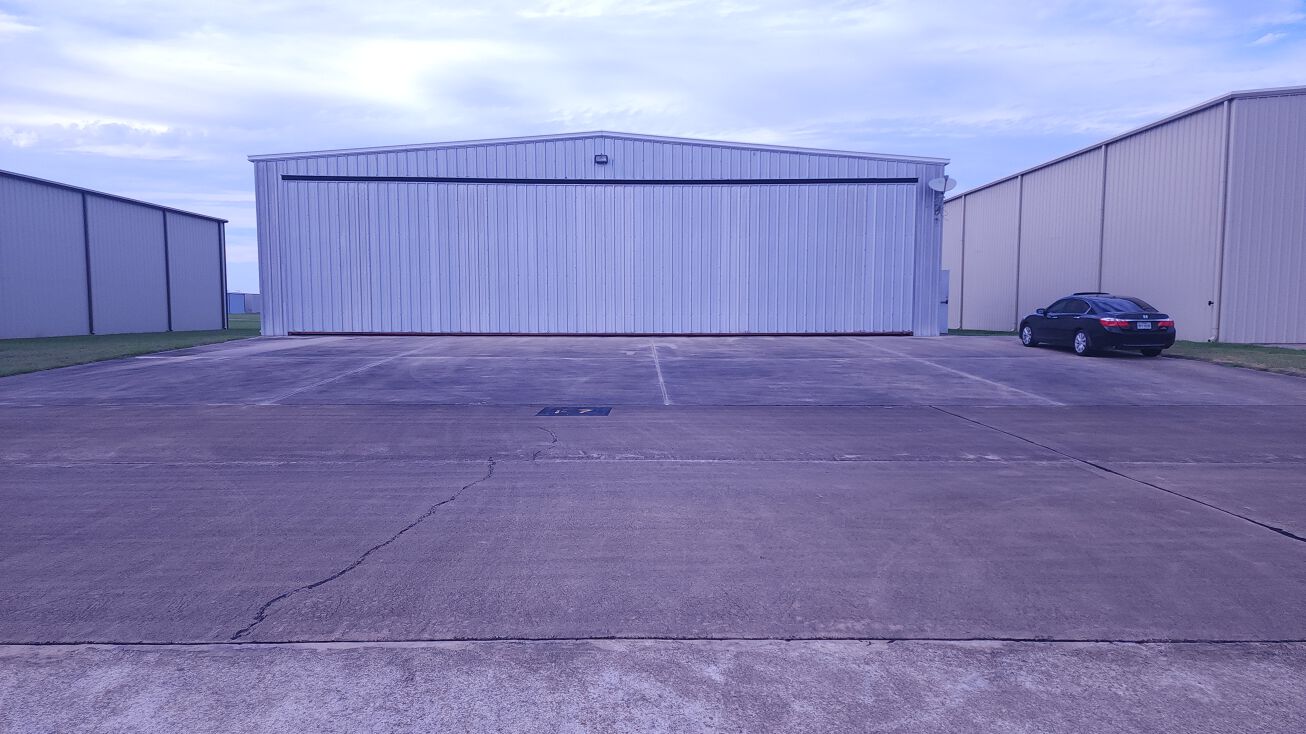 18000 Groschke Rd Hangar F7, Houston, TX 77084