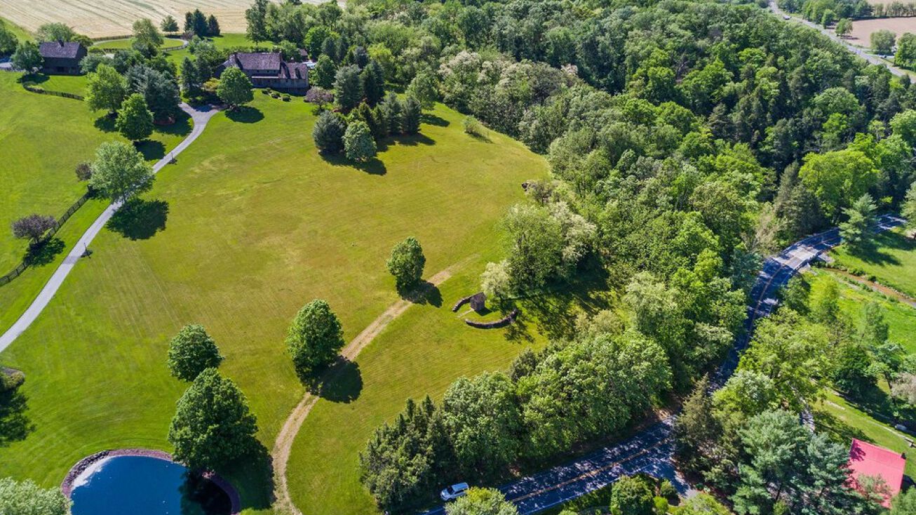 3571 Meadow View Rd, Manheim, PA 17545