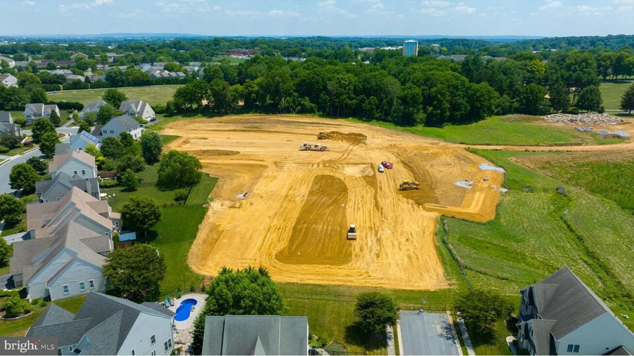 297 Fletcher Dr, Lititz, PA 17543