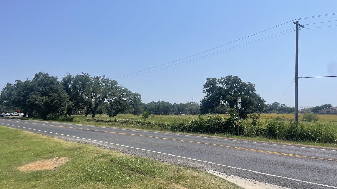 000 AIRPORT Pleasanton, Pleasanton, TX 78064