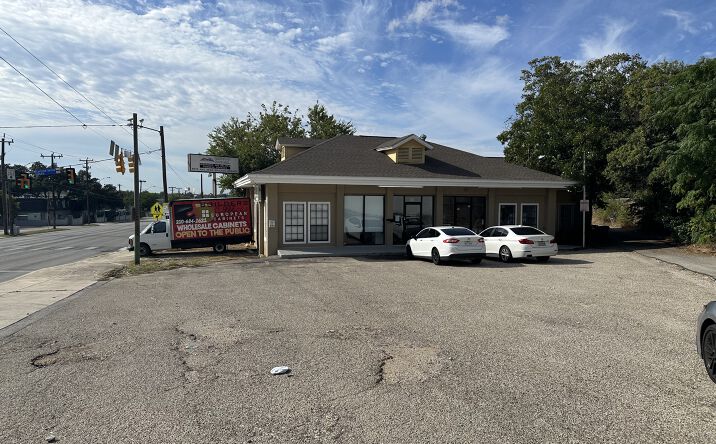 Pictures of Retail property located at 4631 Vance Jackson Rd, San Antonio, TX 78230 for sales - image #1