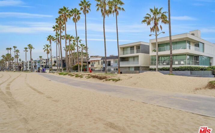 Pictures of Multifamily property located at 10 27th Ave, Los Angeles, CA 90291 for sales - image #1