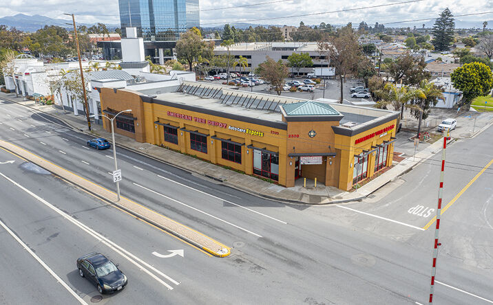 Pictures of Retail property located at 2320 E Vineyard Ave, Oxnard, CA 93036 for sales - image #1