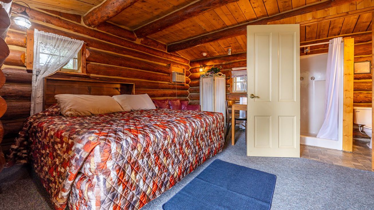 1702 State St, Meeteetse, WY 82443