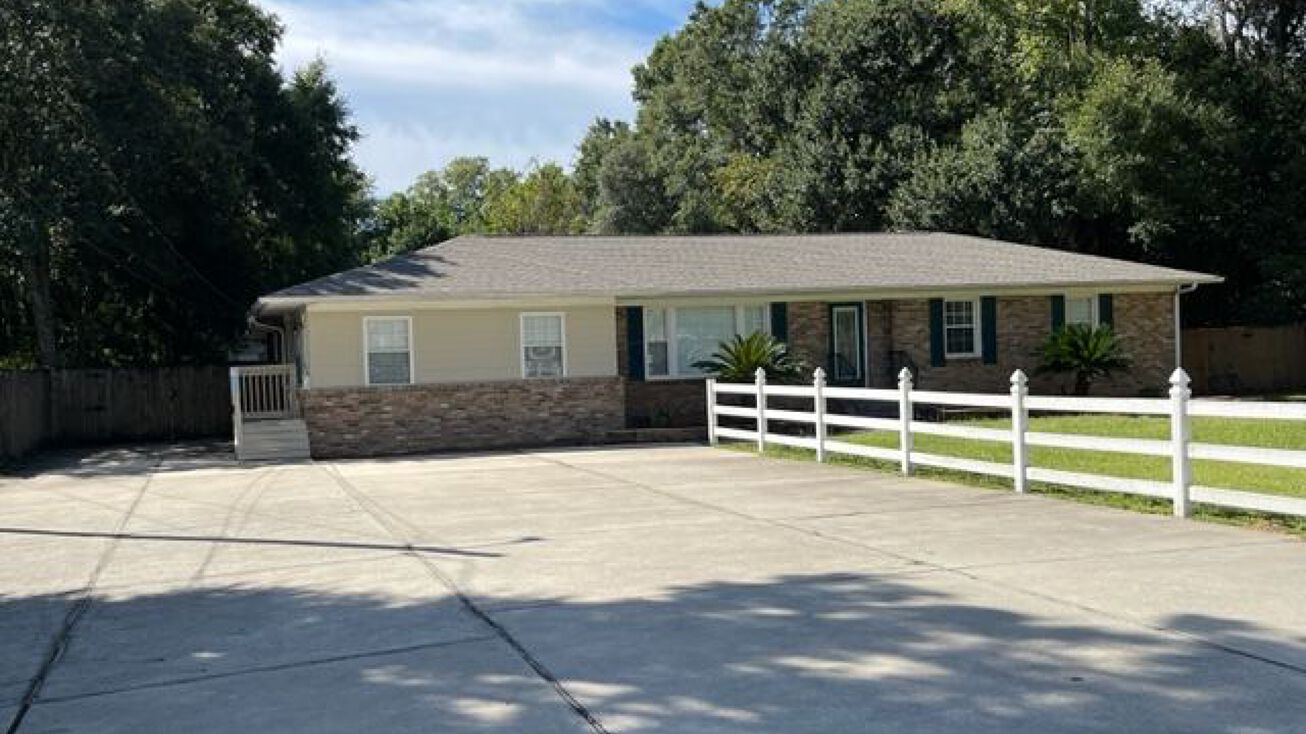 1727 Creighton Rd, Pensacola, FL 32504