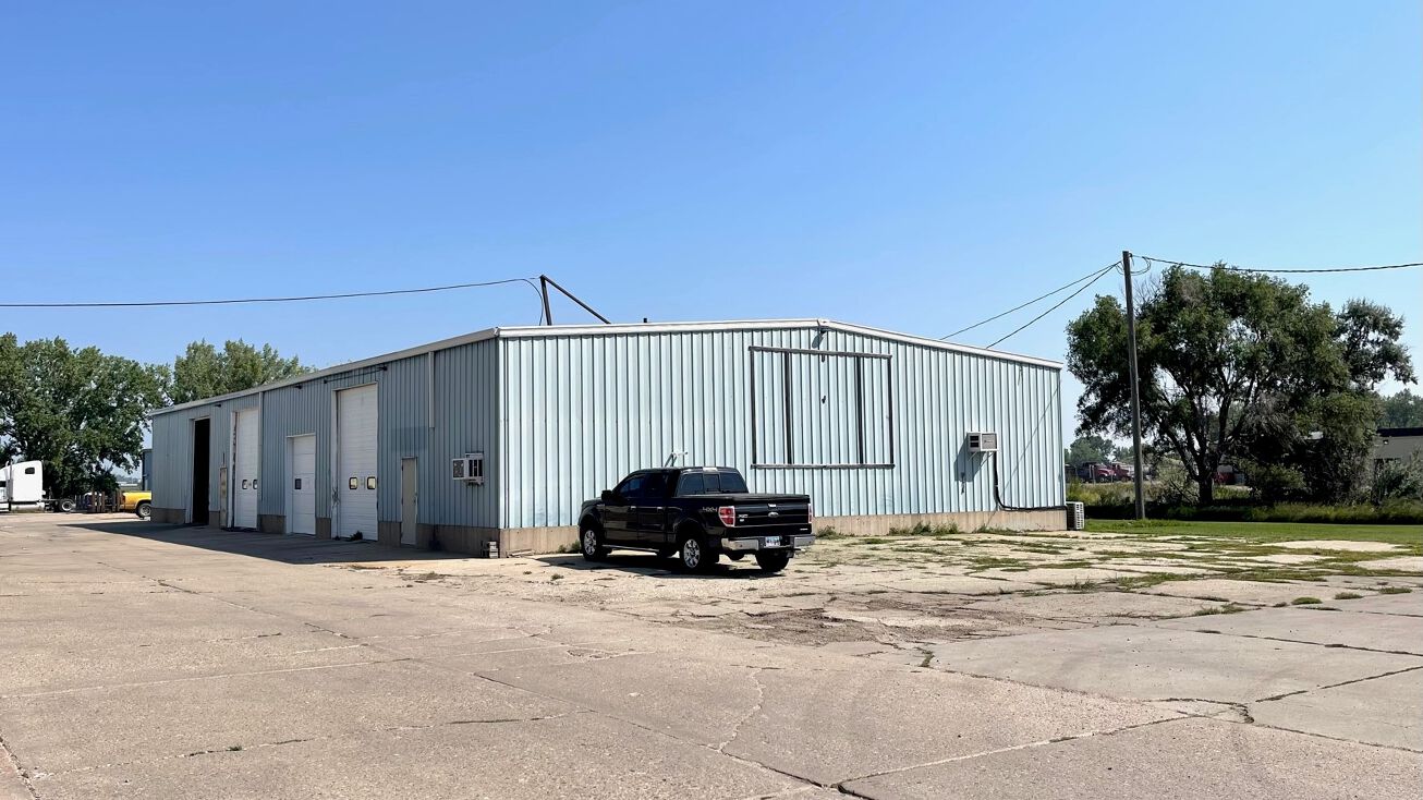 773 4th St NW, Huron, SD 57350