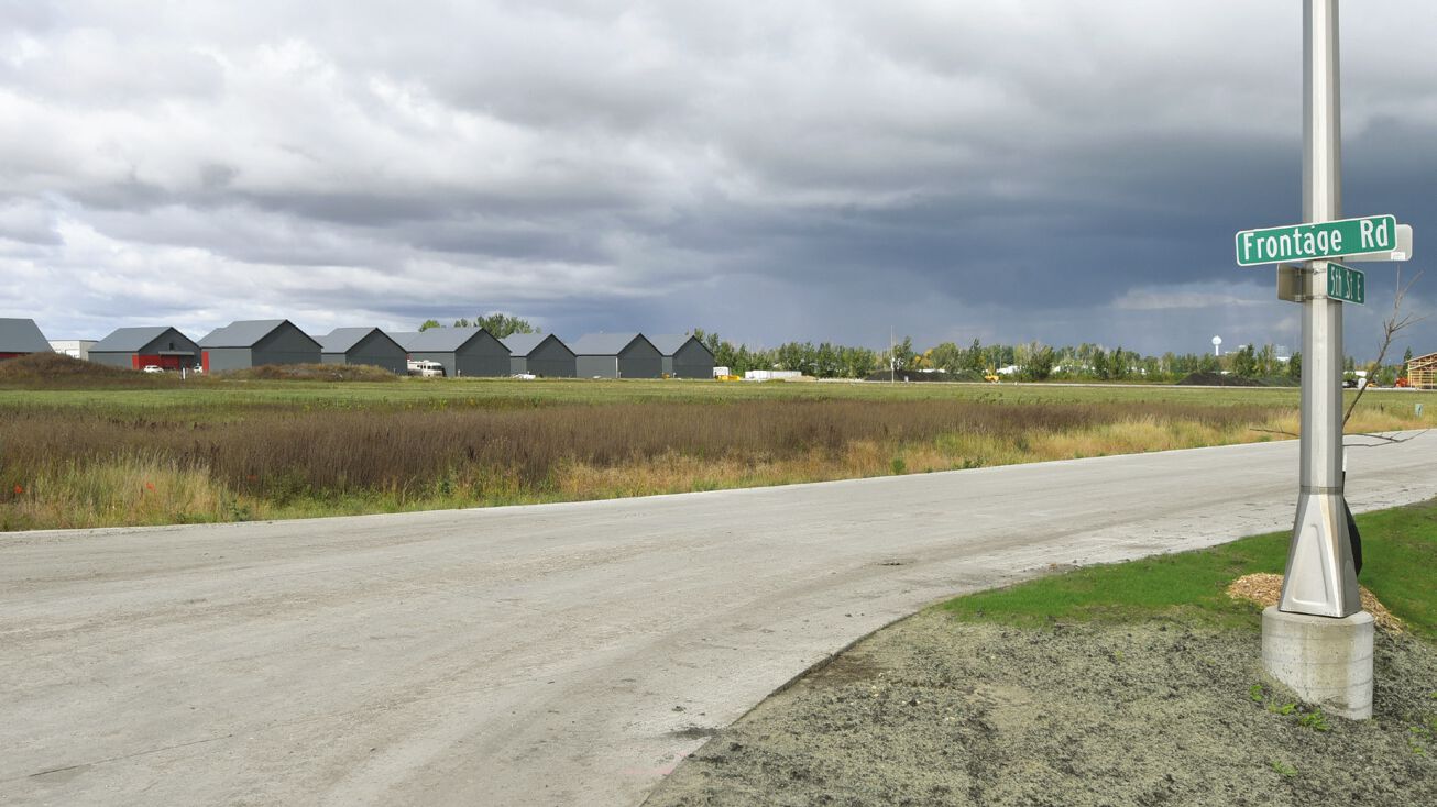 1035 5th St E, Horace, ND 58047