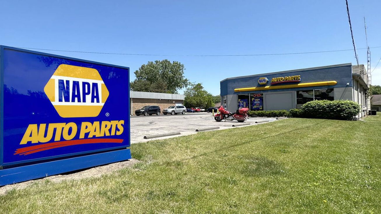 8012 Lewis Ave, Temperance, MI 48182