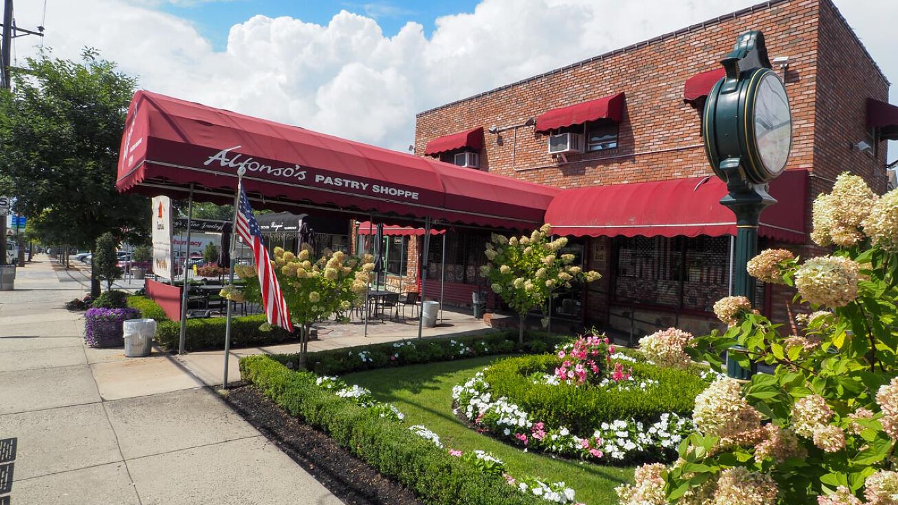 1903 Victory Blvd, Staten Island, NY 10314