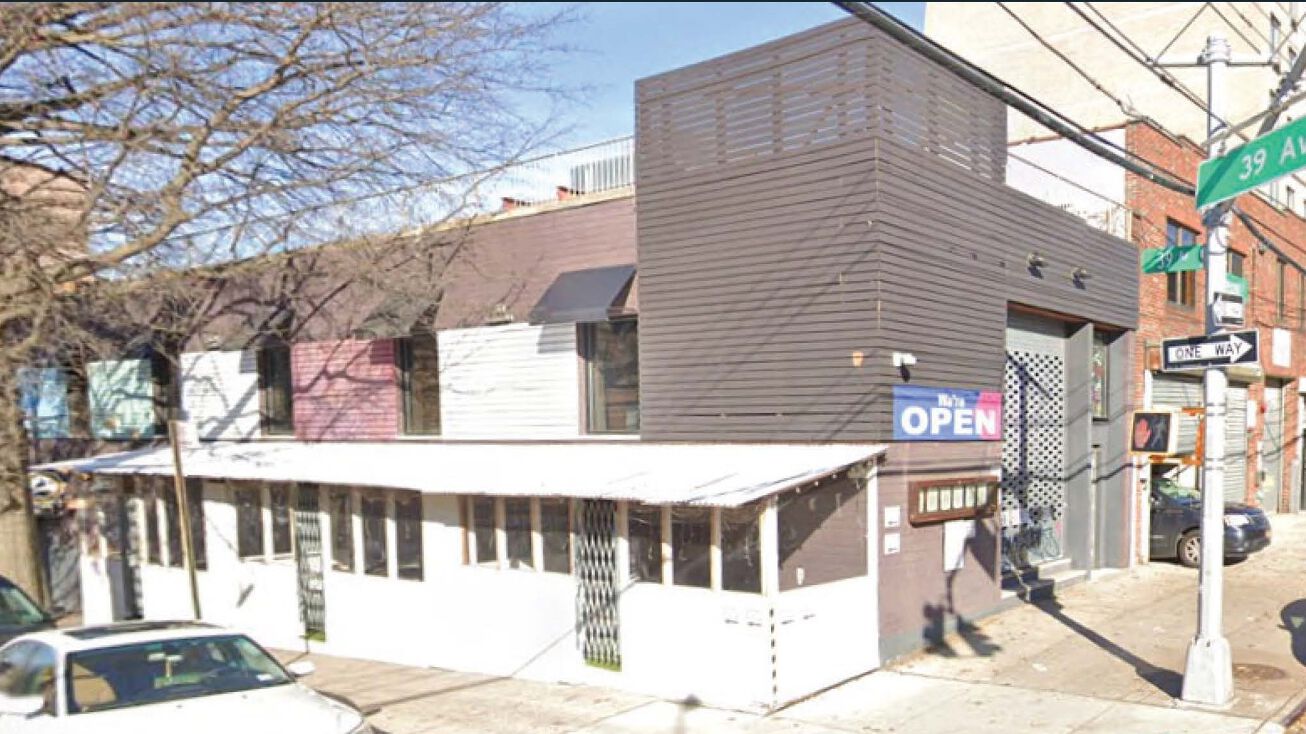 3840 Crescent St, Queens, NY 11101