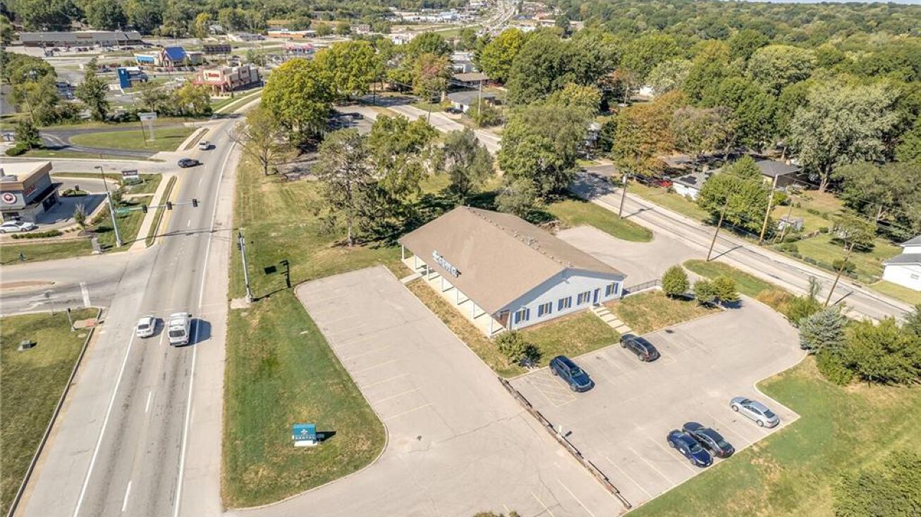 10208 E State Route 350 Highway, Raytown, MO 64138