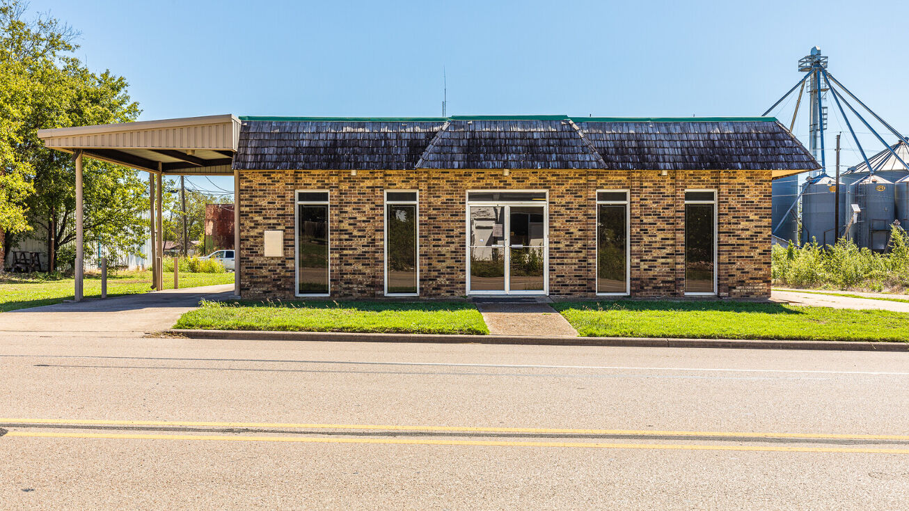 111 6th Street, Chilton, TX 76632