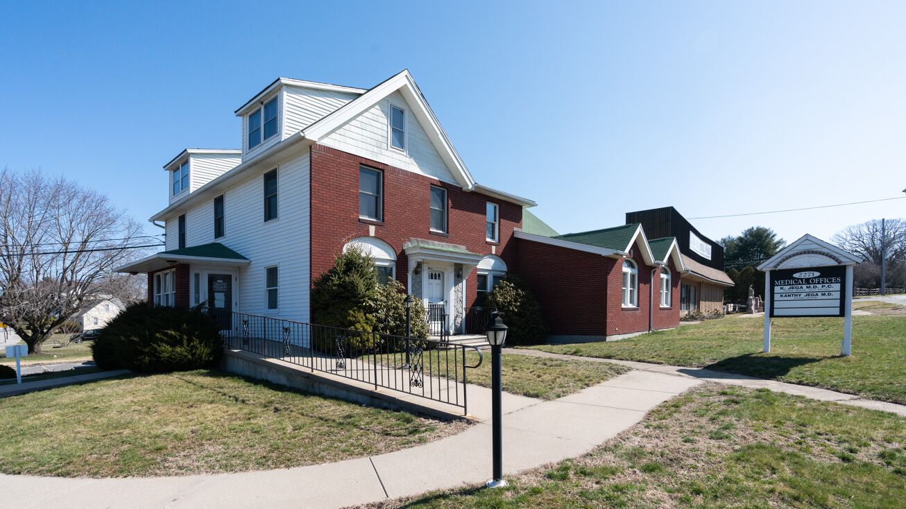 2271 E Main St, Waterbury, CT 06705