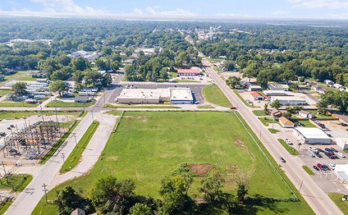 Pictures of Land property located at 1015 N 3rd St, Clinton, MO 64735 for sales - image #1