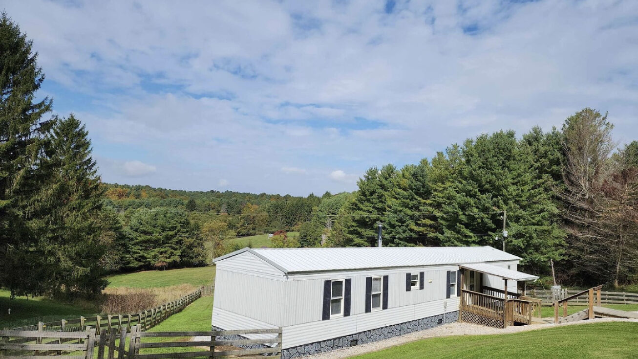 976 Coles Knob Rd NE, Pilot, VA 24138