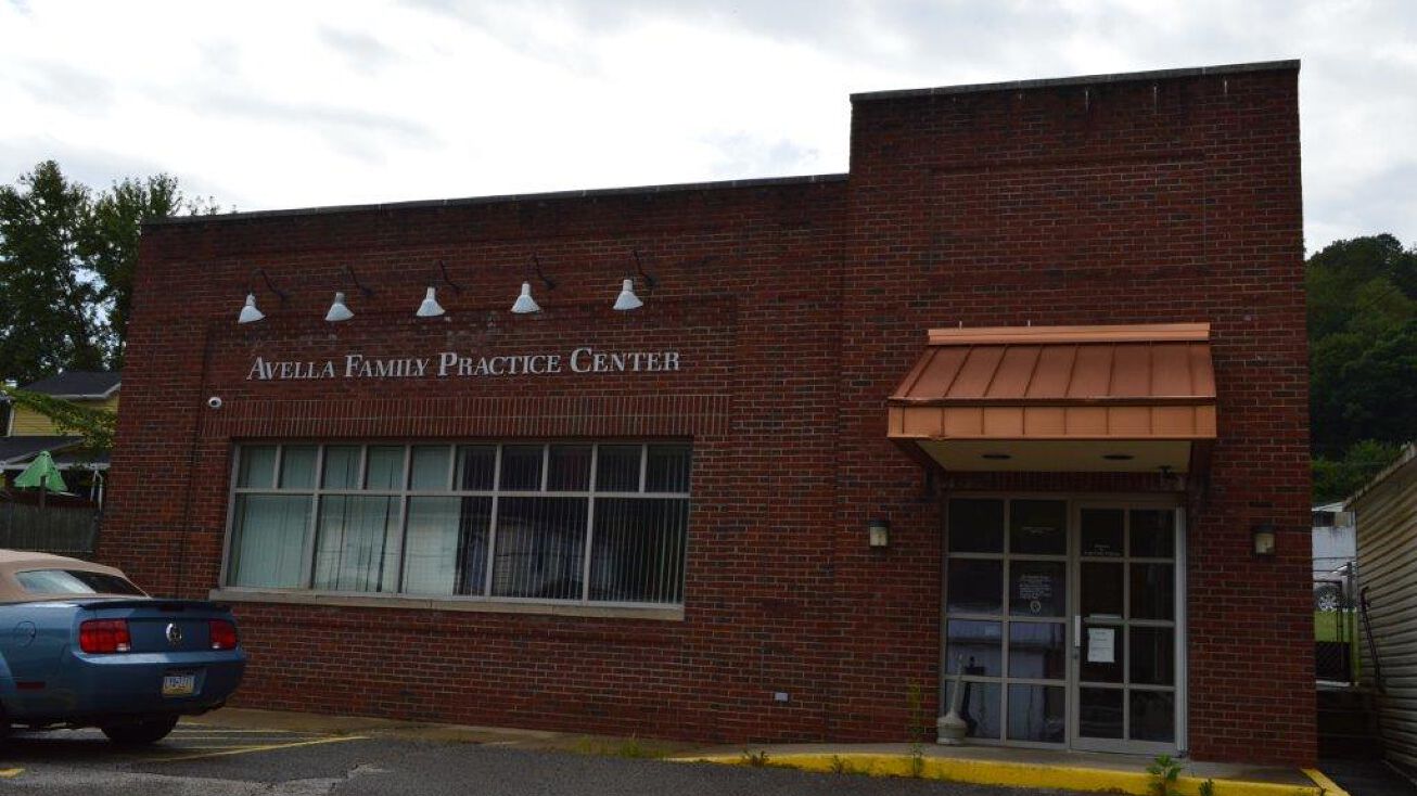 9 Campbell St, Avella, PA 15312