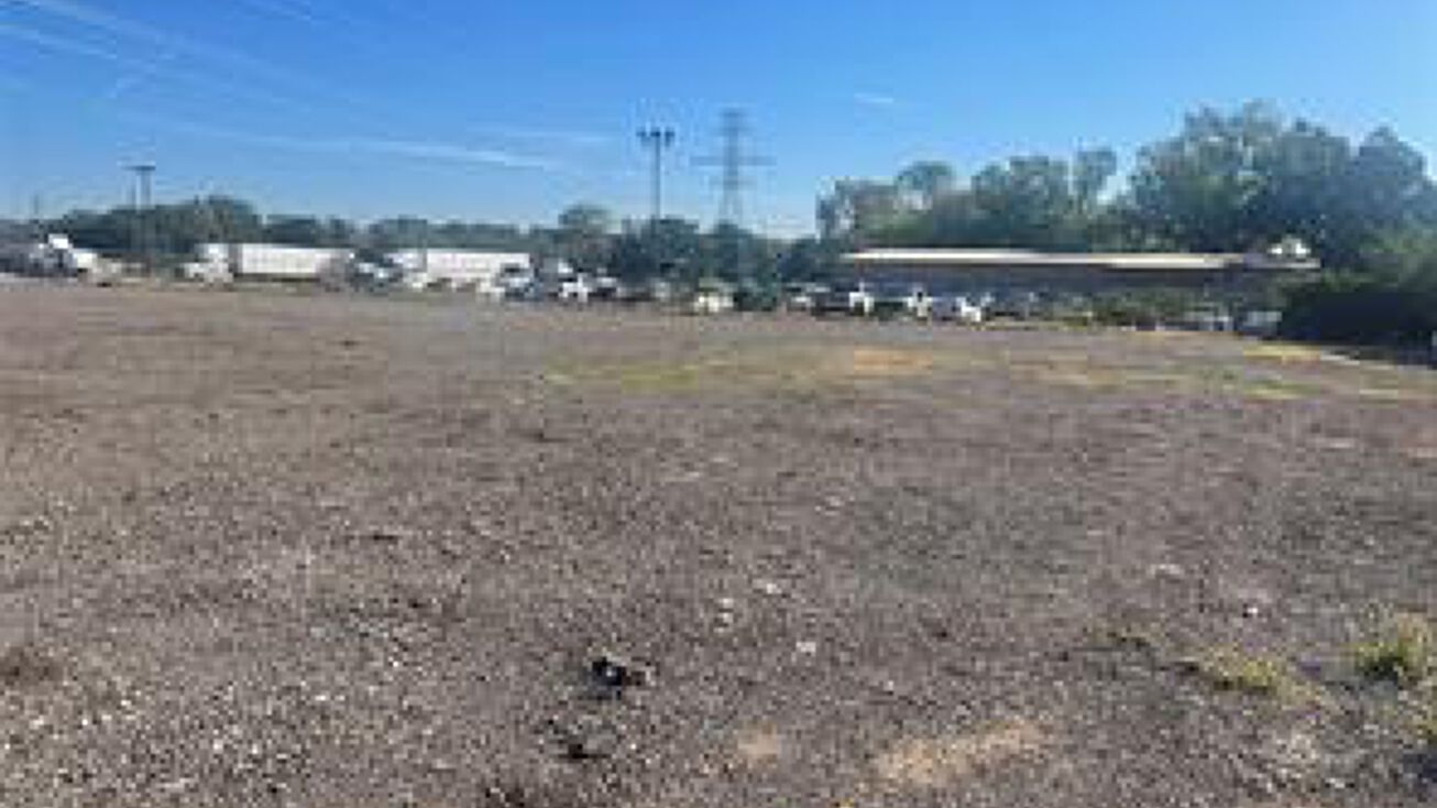 2180 S Pipeline Rd W, Euless, TX 76040