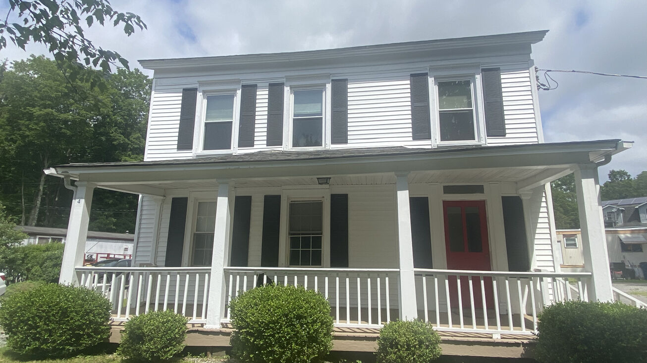 4 Wilcox Dr, Wassaic, NY 12592