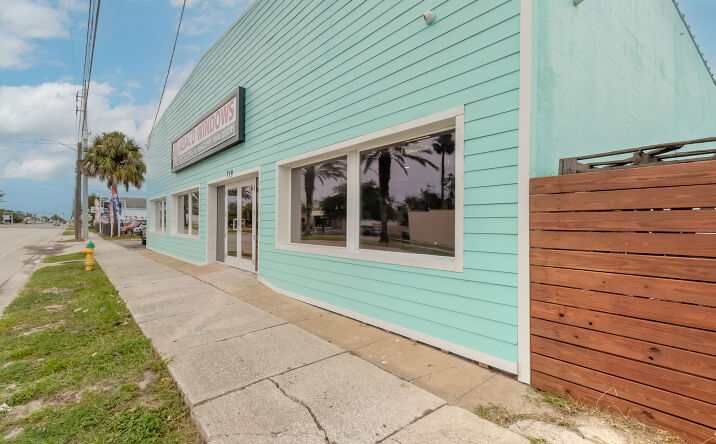 Pictures of Retail property located at 719 N Ridgewood Ave, Daytona Beach, FL 32114 for sales - image #1