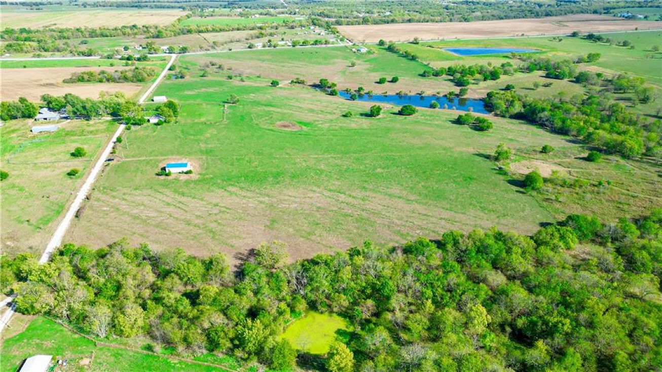 2651 W 375th Street, Louisburg, KS 66053