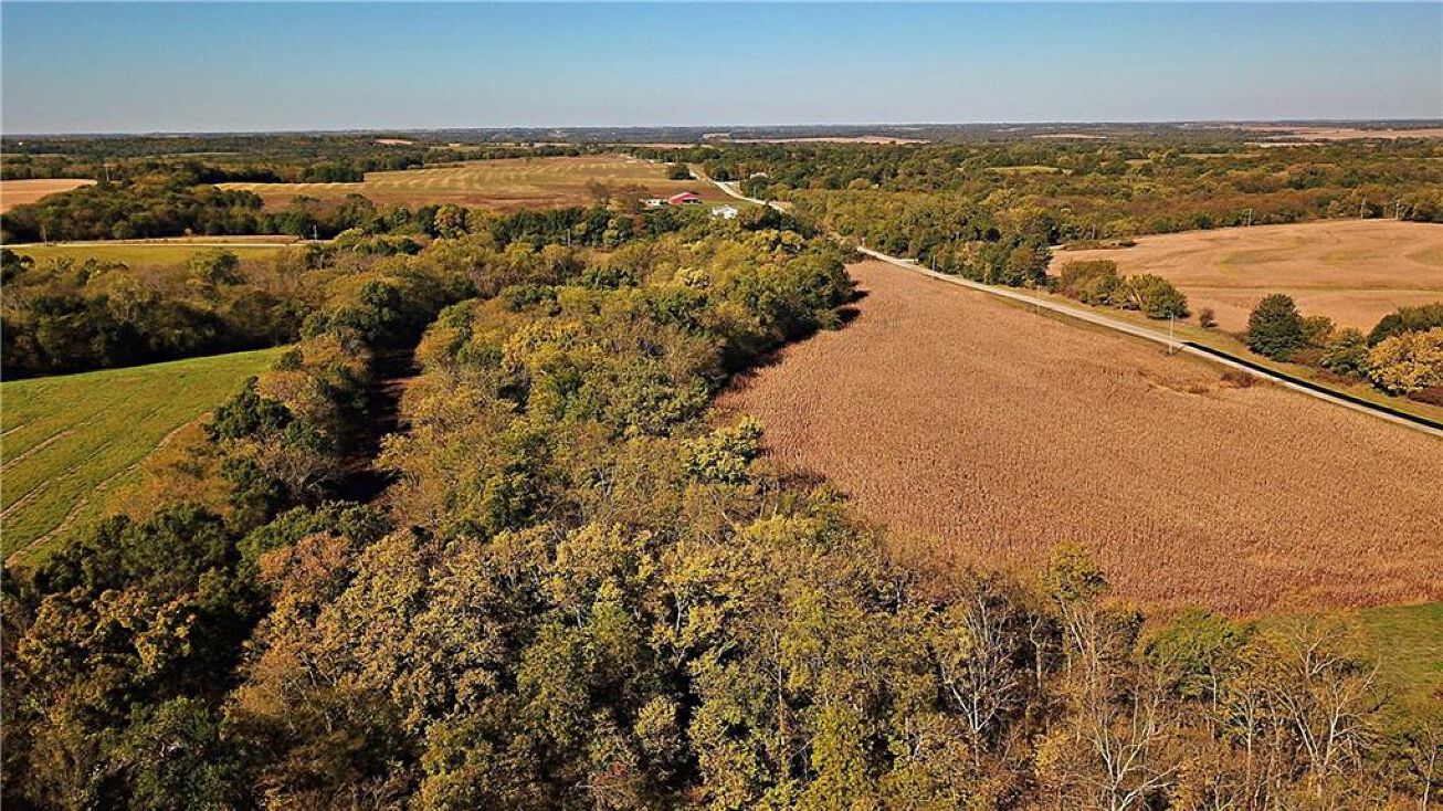 E Highway, Pattonsburg, MO 64670