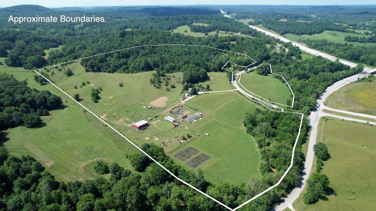 Undisclosed Address, Bonnieville, KY 42713