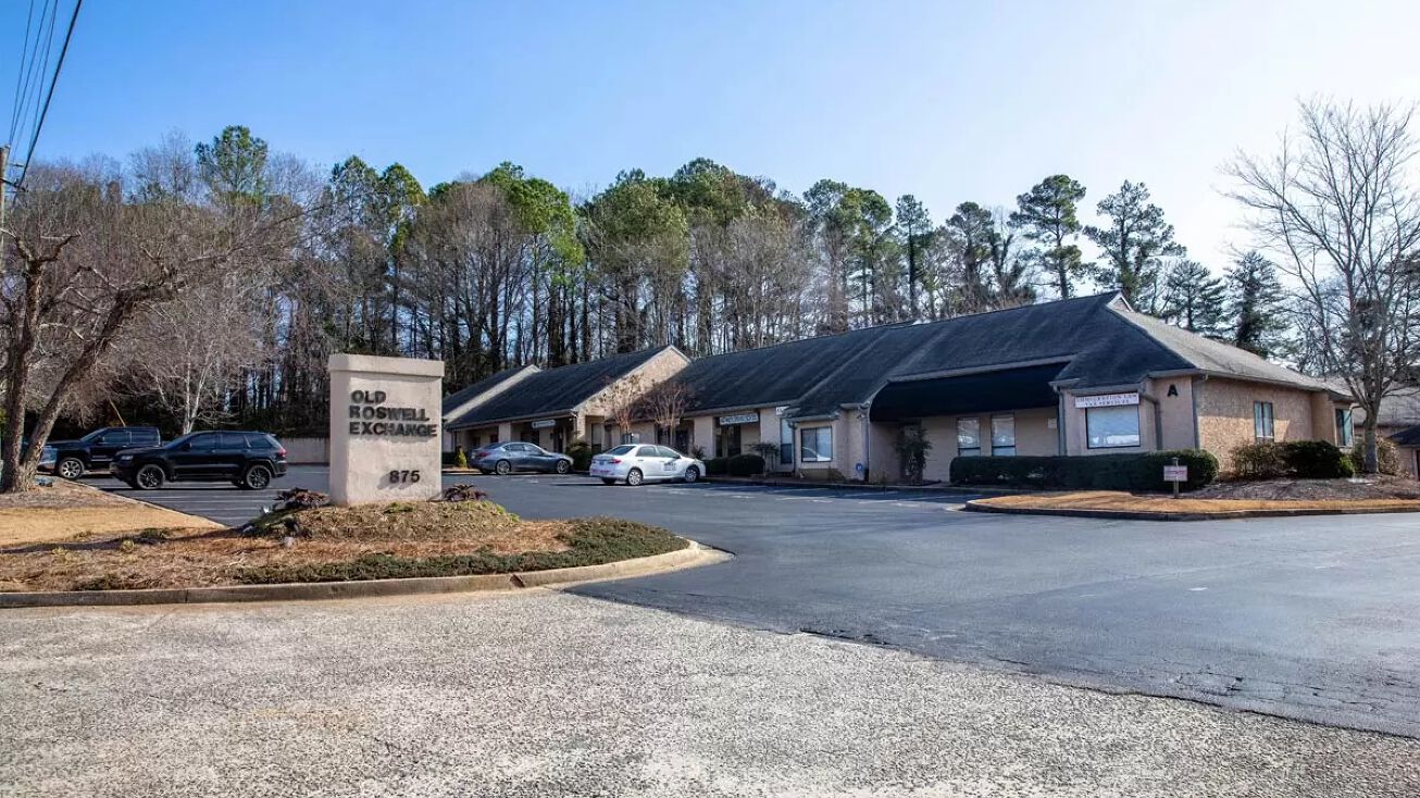 875 Old Roswell Rd, Roswell, GA 30076