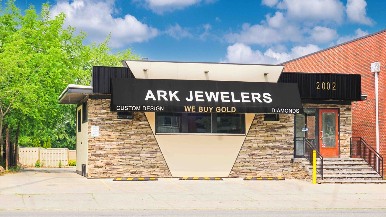 2002 Warrensville Center Rd, Cleveland, OH 44121