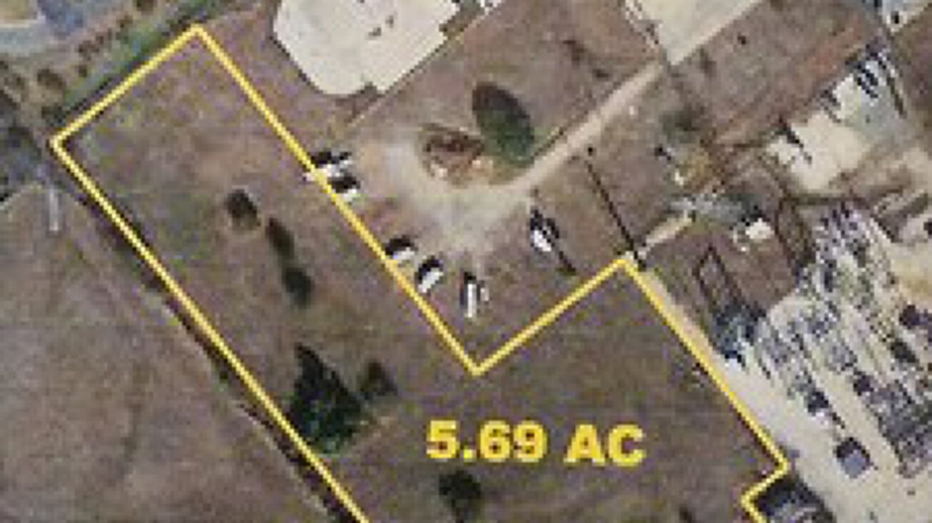 1521 A St, Floresville, TX 78114