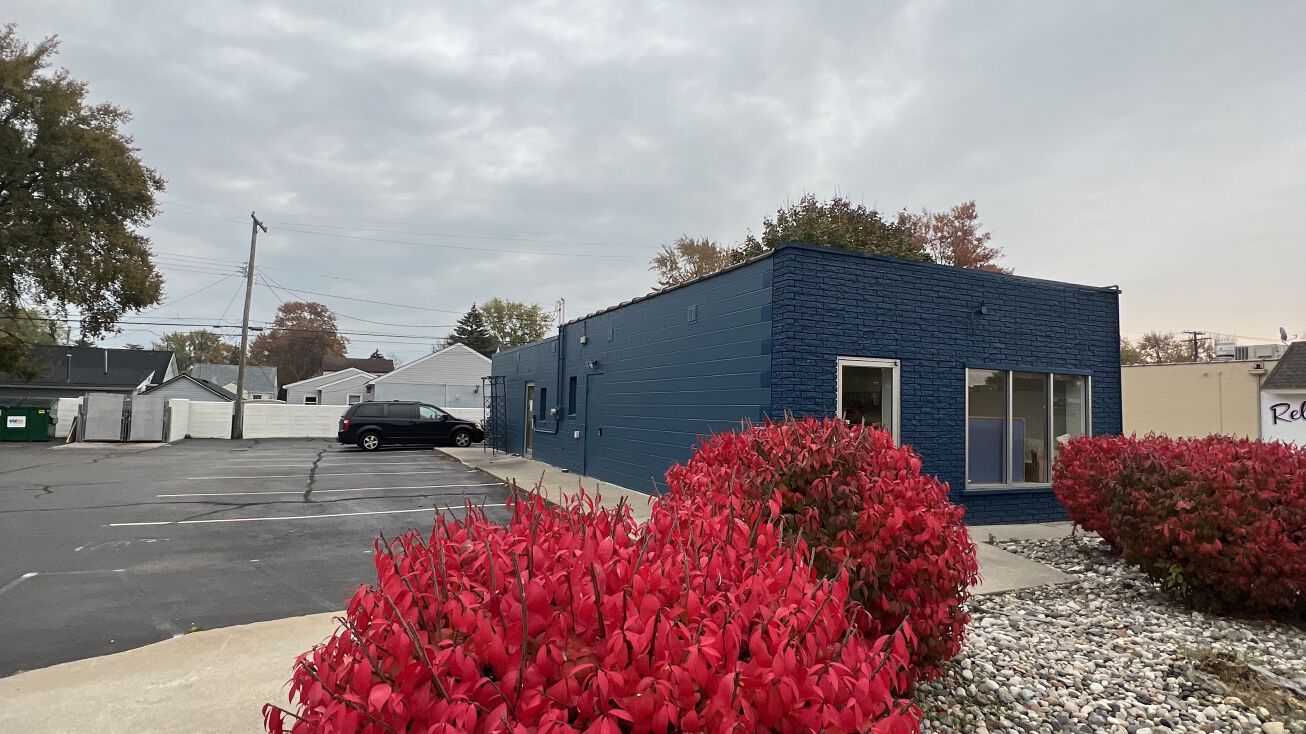 28740 Utica Rd, Roseville, MI 48066