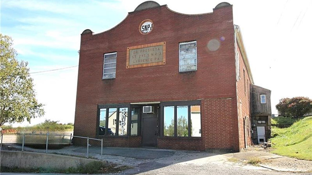 476 Rd, Lawrence, PA 15055