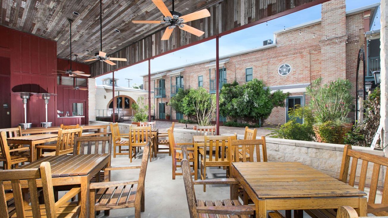 302 S Commercial St, Goliad, TX 77963