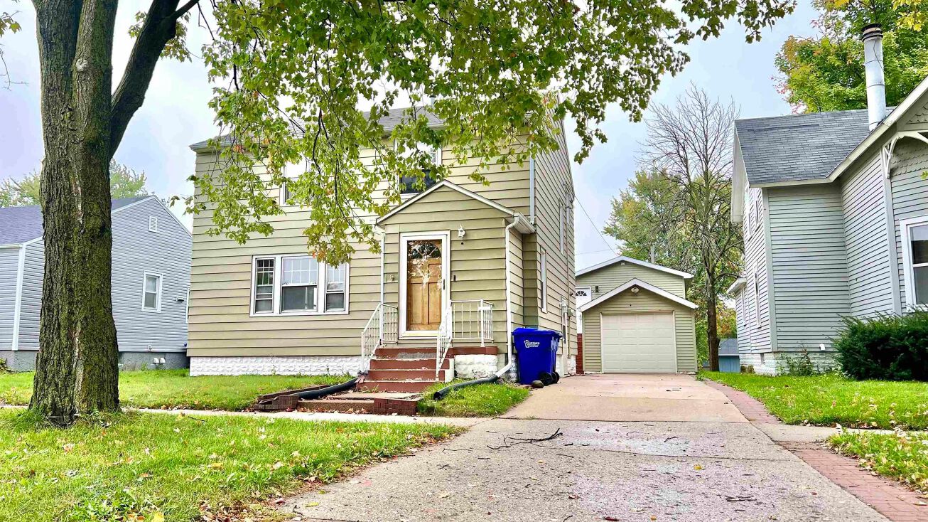 823 1st Ave Ne, Oelwein, IA 50662