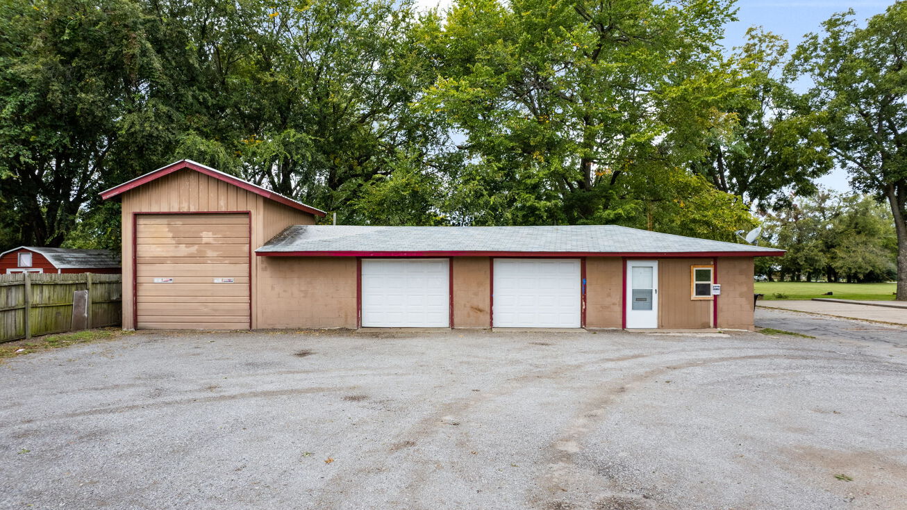 215 Elm St, Oologah, OK 74053