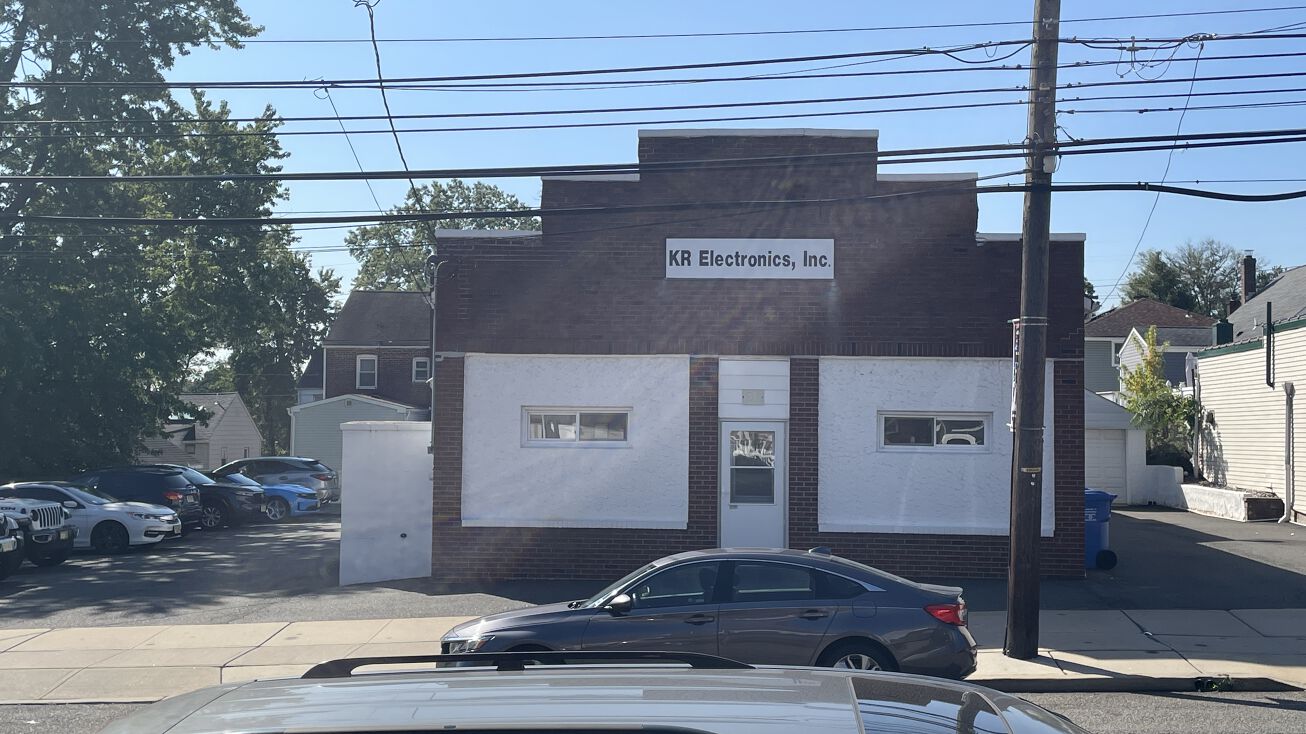 91 Avenel St, Woodbridge Township, NJ 07001