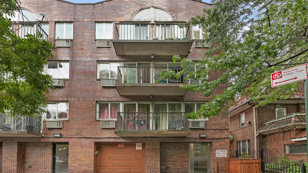 3525 86th St, Queens, NY 11372