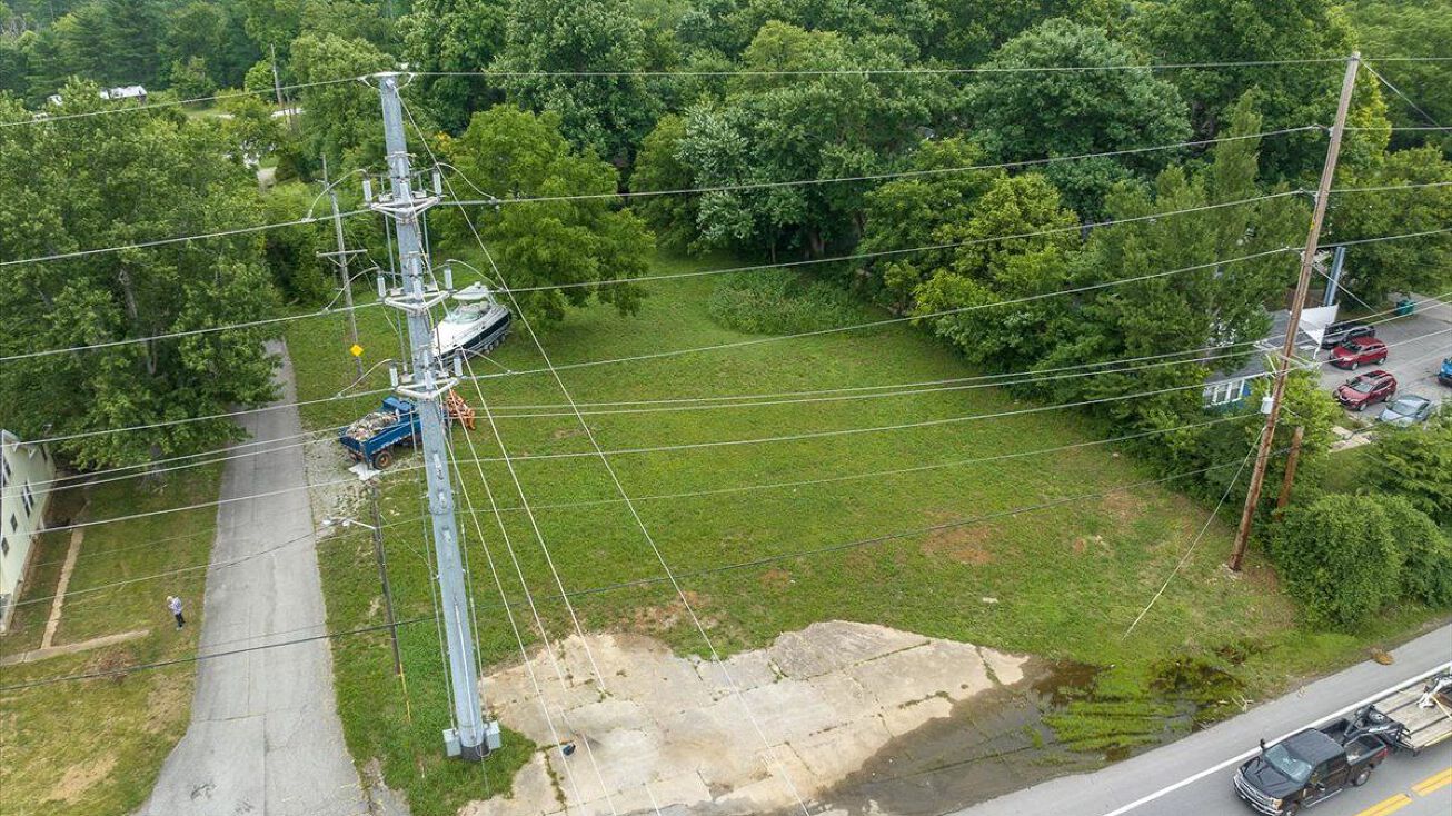 16005 & 16009 Shelbyville Rd / 105 Spring Dr, Louisville, KY 40245