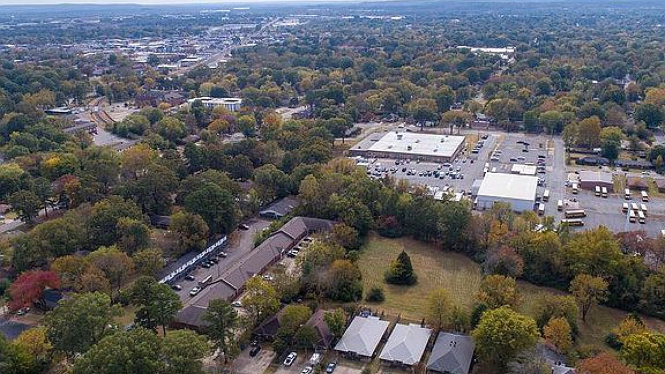 1839 Tyler St, Conway, AR 72032